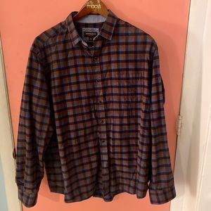 2 Johnston & Murphy button front shirts.